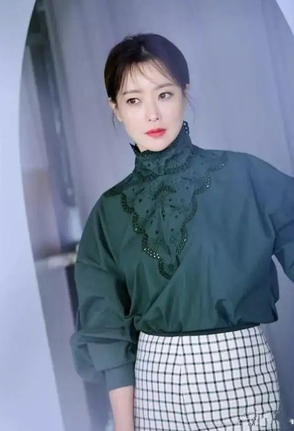 衬衫不配阔腿裤、短靴才更高级显贵瓦力游戏看了金喜善的穿搭我悟了:(图2) 衬衫不配阔腿裤、短靴才更高级显贵瓦力游戏看了金喜善的穿搭我悟了:(图2)