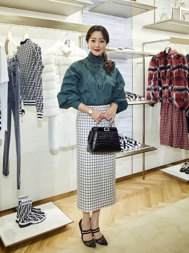 衬衫不配阔腿裤、短靴才更高级显贵瓦力游戏看了金喜善的穿搭我悟了:(图5) 衬衫不配阔腿裤、短靴才更高级显贵瓦力游戏看了金喜善的穿搭我悟了:(图5)